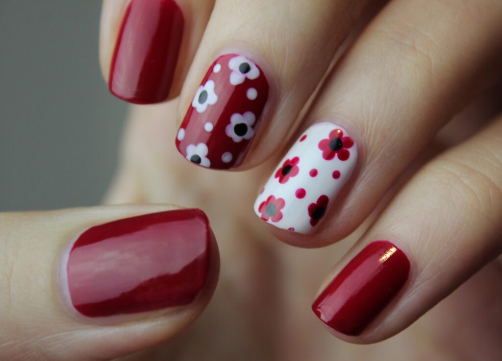 nail art 5653459 1920
